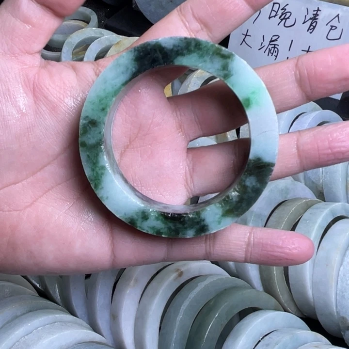 用***2定制翡翠未镶嵌翡翠手镯定制