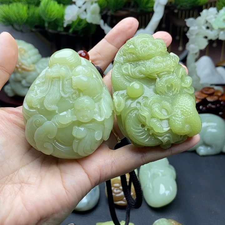 未镶嵌和田玉把件淡****笨