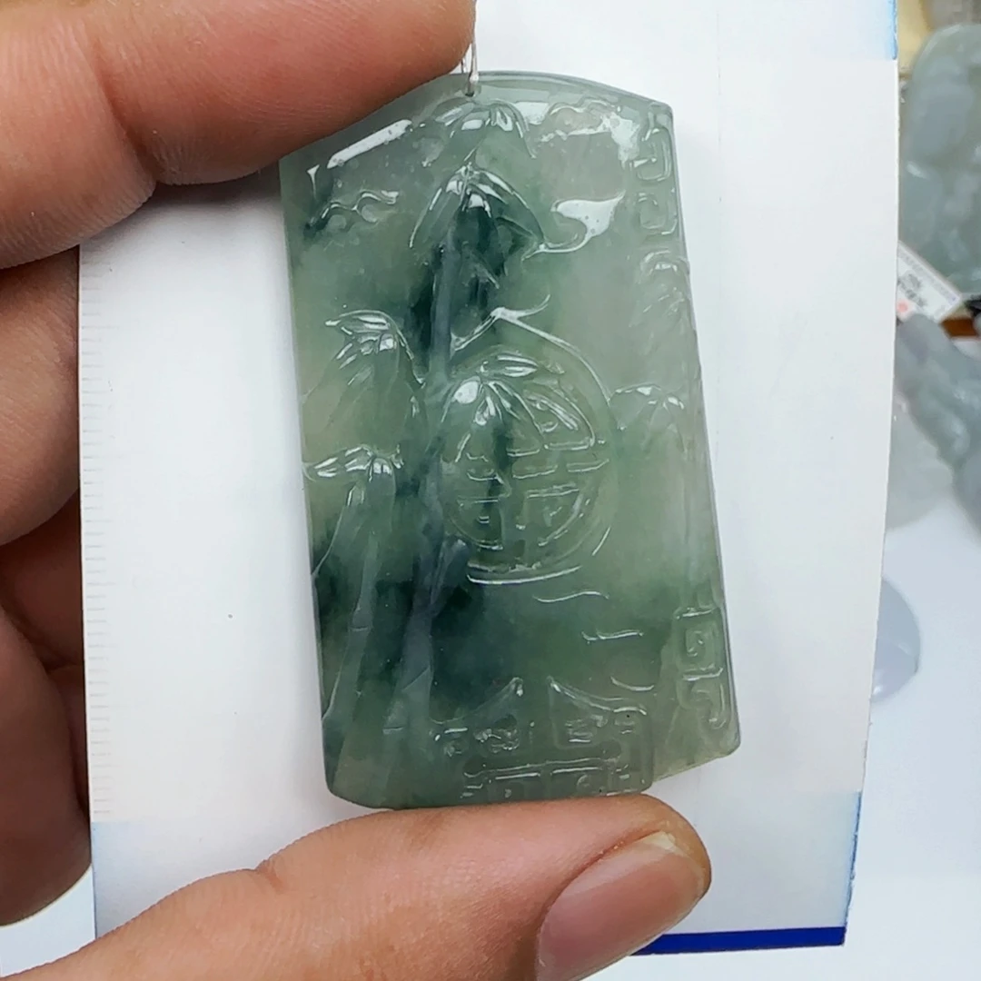 翡翠未镶嵌颈饰，