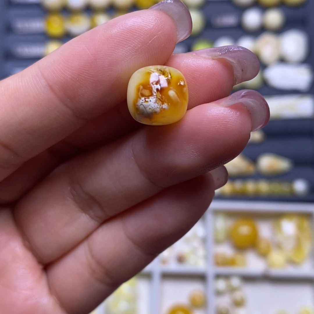 蜜蜡未镶嵌珠宝奇石沁色妖花老型11.3*10.2mm