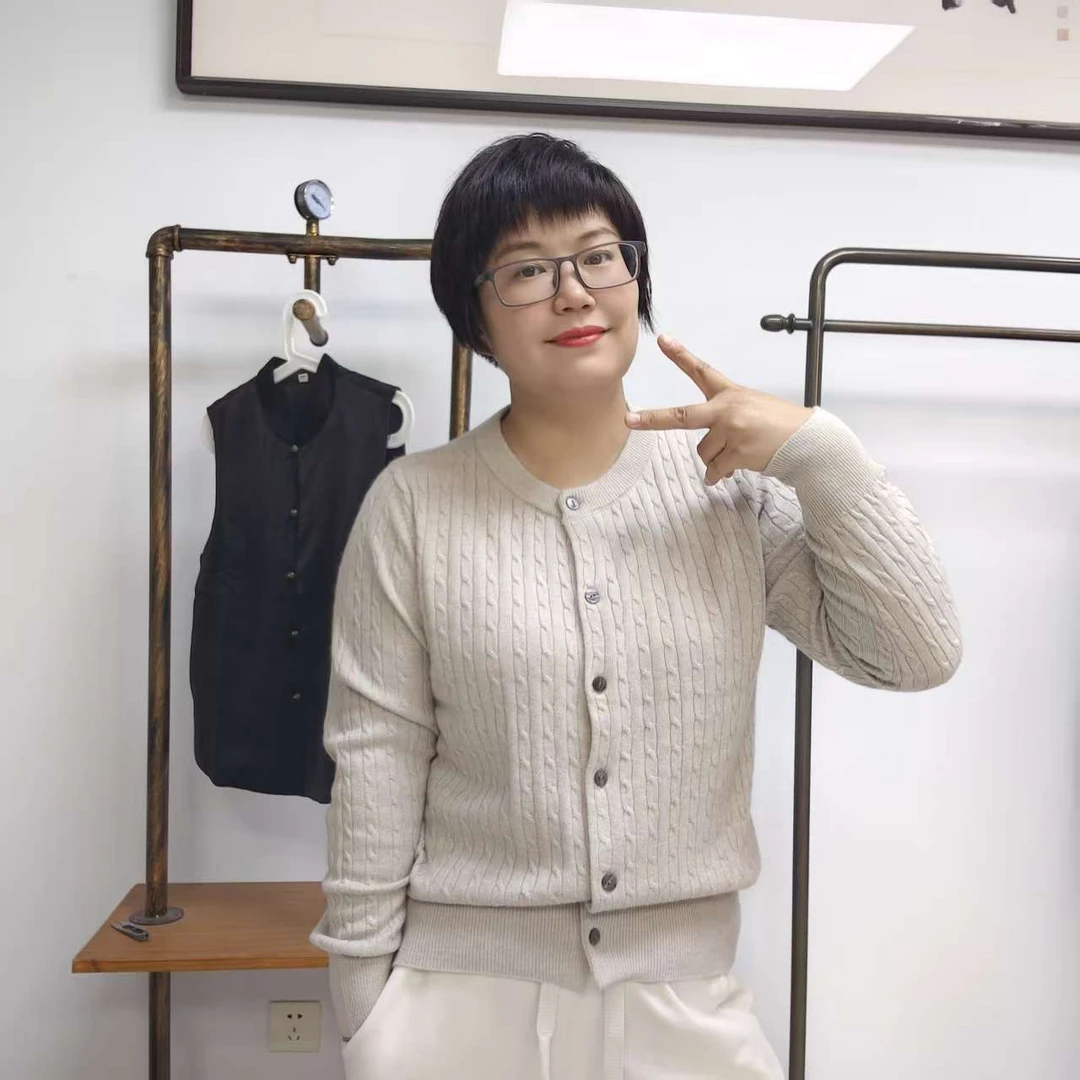 （帛贸SC6899）55/45桑蚕丝山羊绒秋冬女士麻花园领羊绒开衫