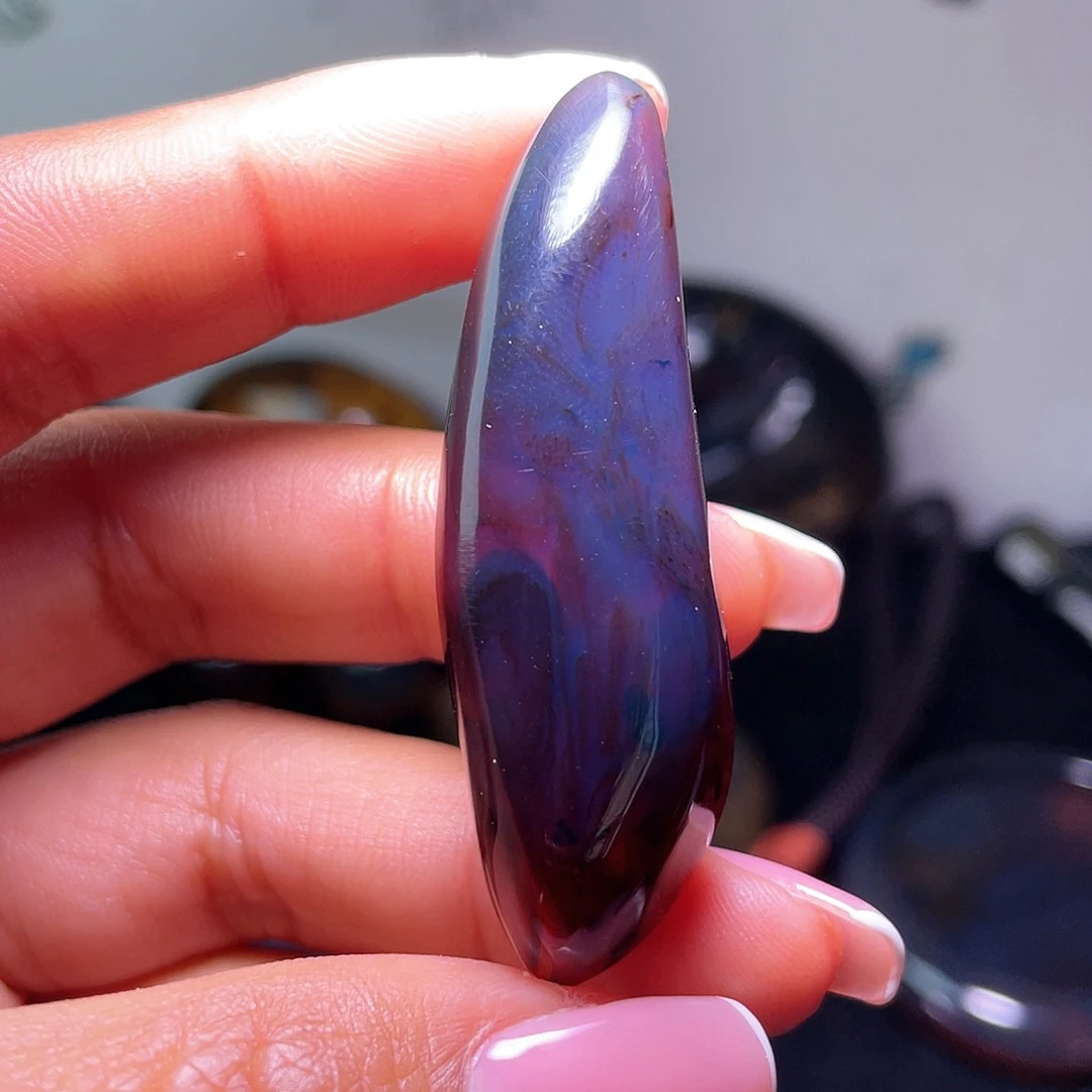 琥珀裸石未镶嵌？