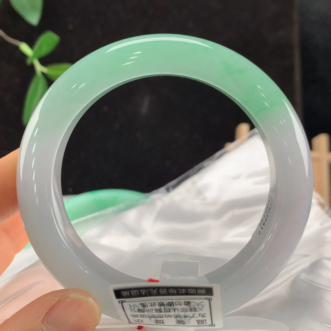 翡翠手镯未镶嵌111-0235