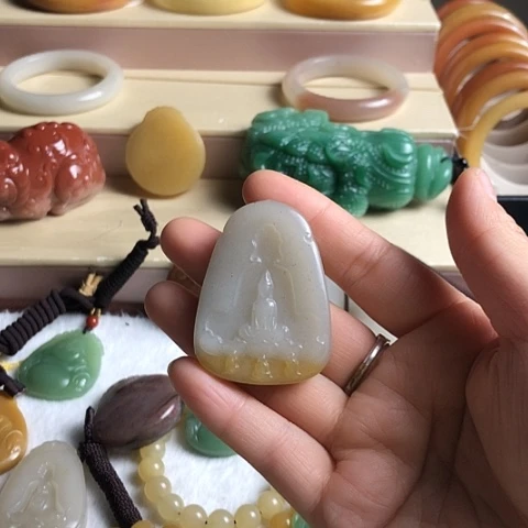石英质玉未镶嵌颈饰