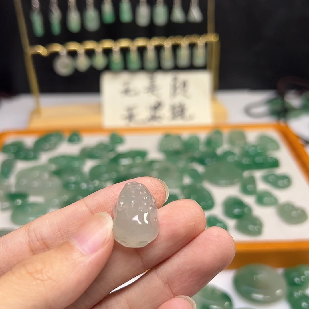 石英质玉未镶嵌吊坠(赠链)