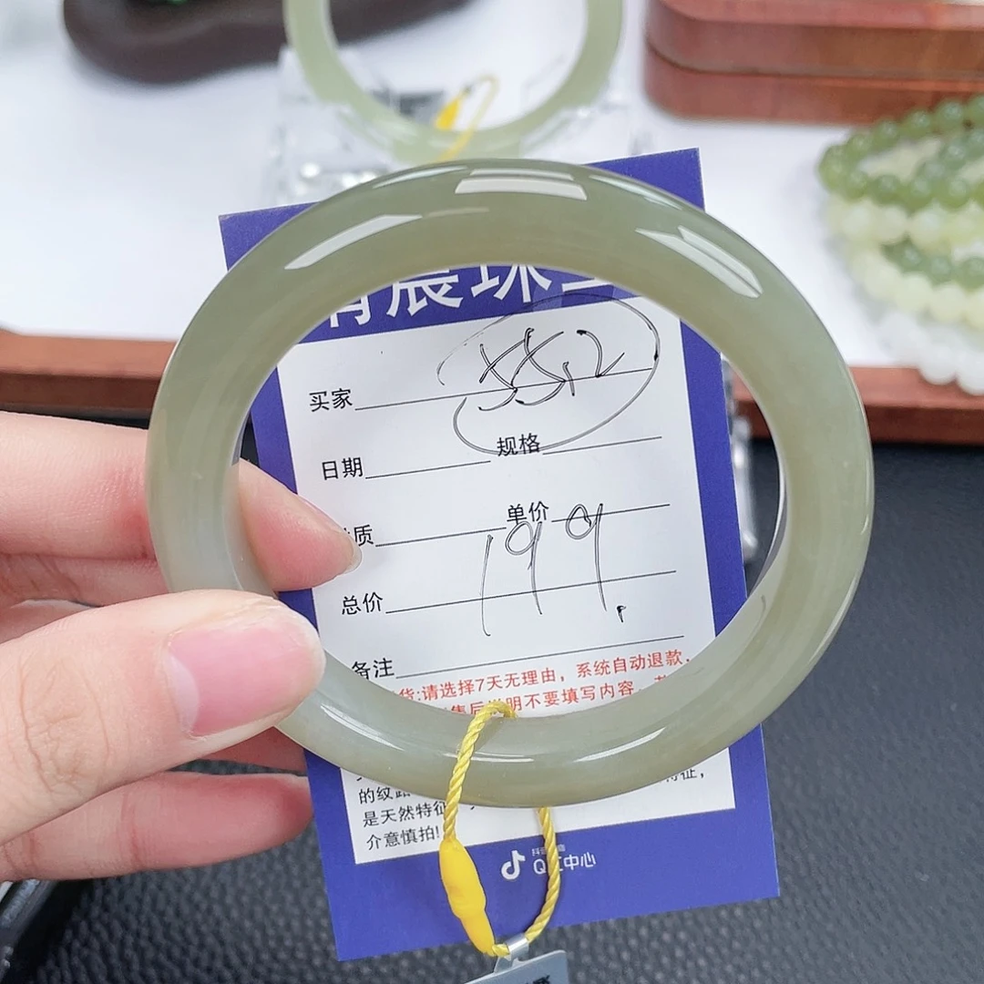 和田玉未镶嵌手镯