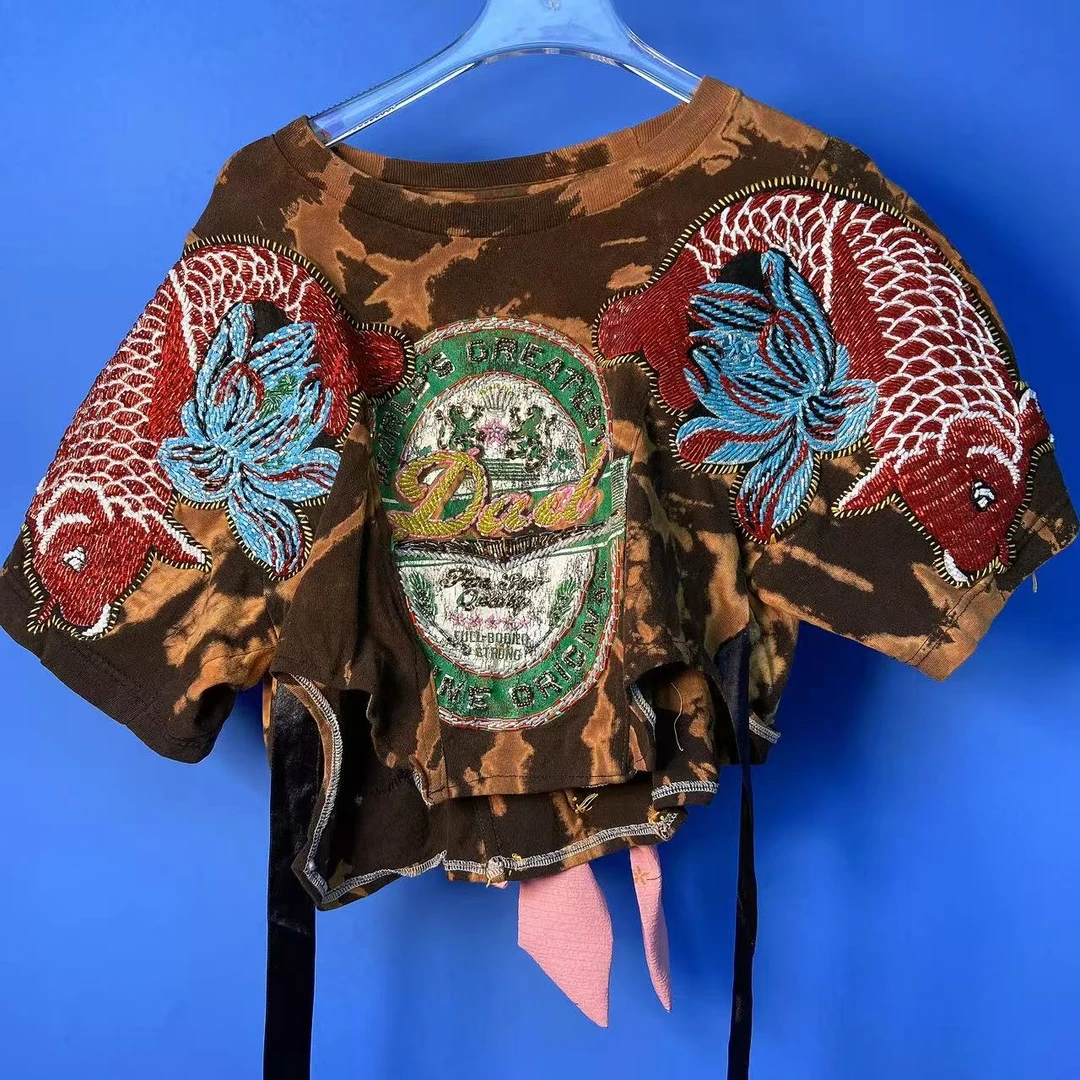 R017锐宝潮牌时尚个性设计师手绣锦鲤渐变扎染短款背心