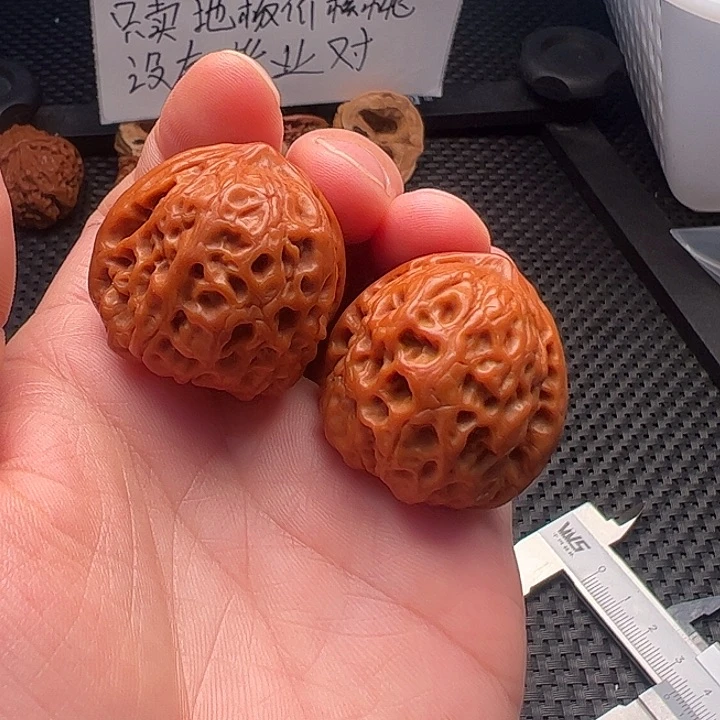 文玩核桃把件大团圆瑕疵