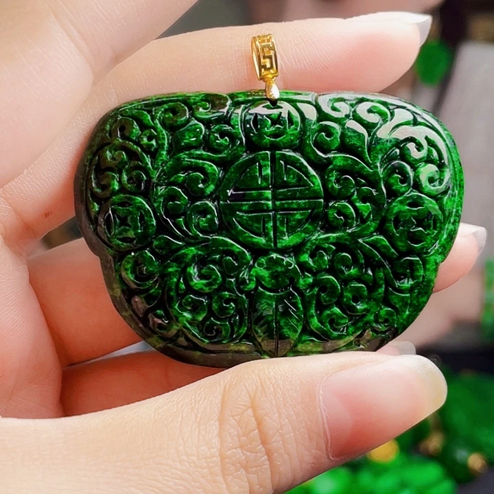 翡翠18K金镶嵌颈饰多样性