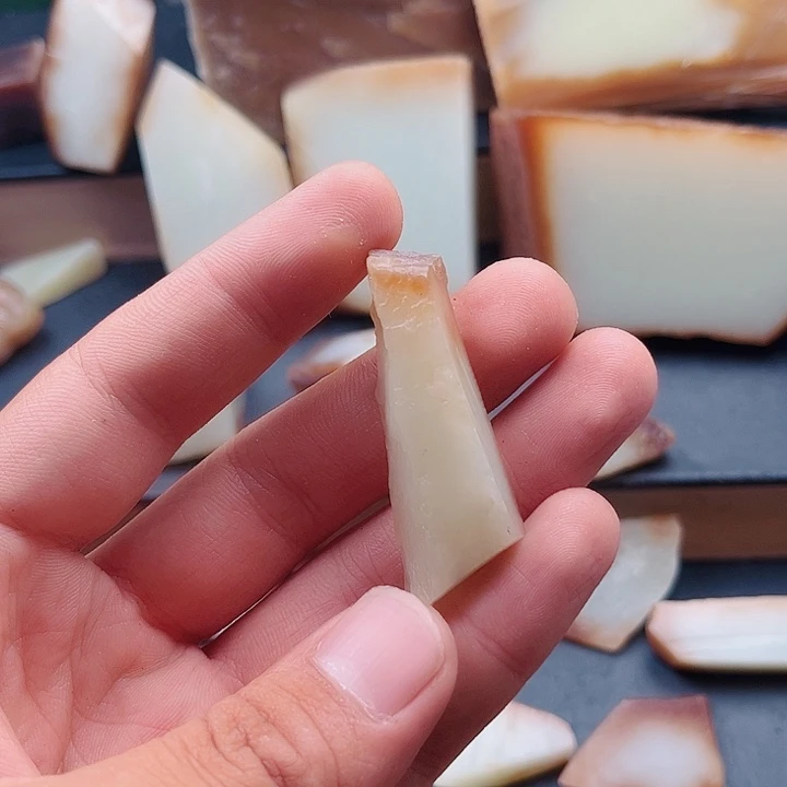 和田玉（糖玉）未镶嵌颈饰