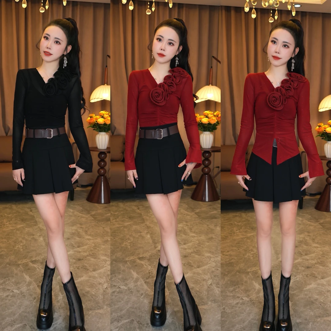 芮泥坊 2025春季新款立体花朵开叉V领时尚百搭修身显瘦上衣打底衫