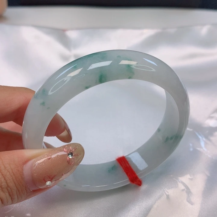 翡翠手镯未镶嵌51圈