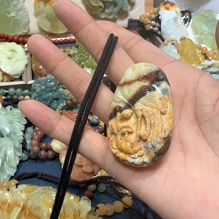 蛇纹石玉吊坠合金