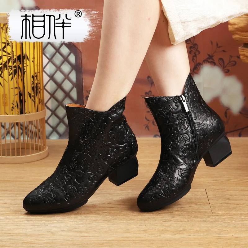 相伴真皮女士短靴复古中年妈妈鞋百搭秋冬粗跟国风软底靴子53281