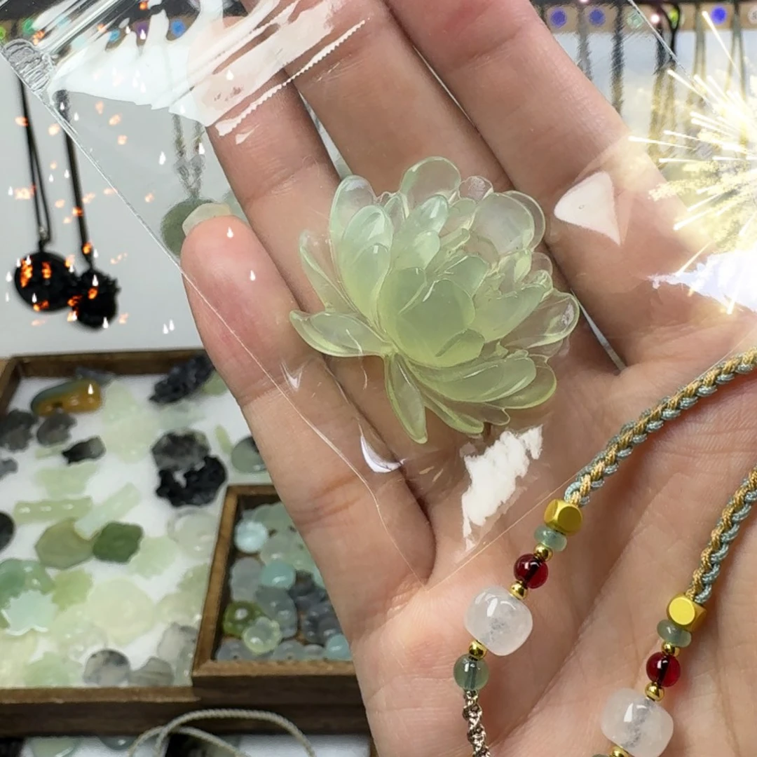 蛇纹石玉吊坠未镶嵌堇*