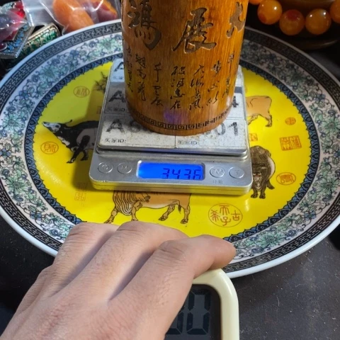 瓷片L*L寻呼台的一个小女孩在一