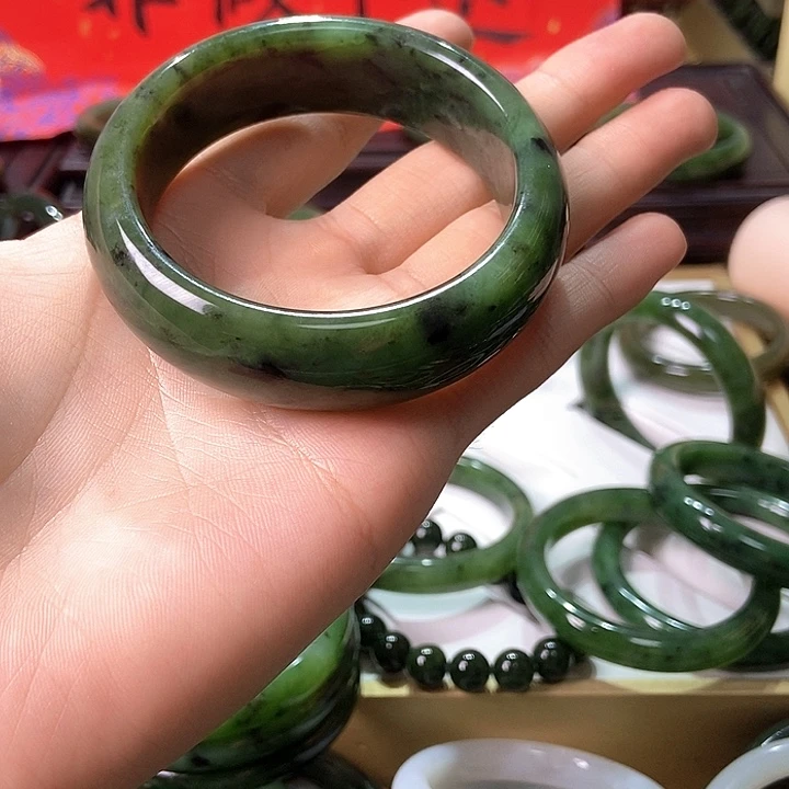 未镶嵌手镯和田玉（碧玉）