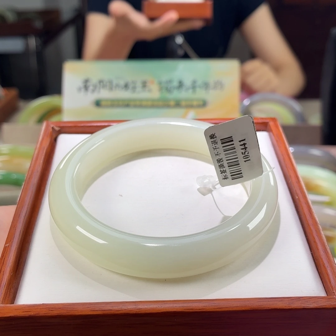 和田玉手镯未镶嵌20。 58/59