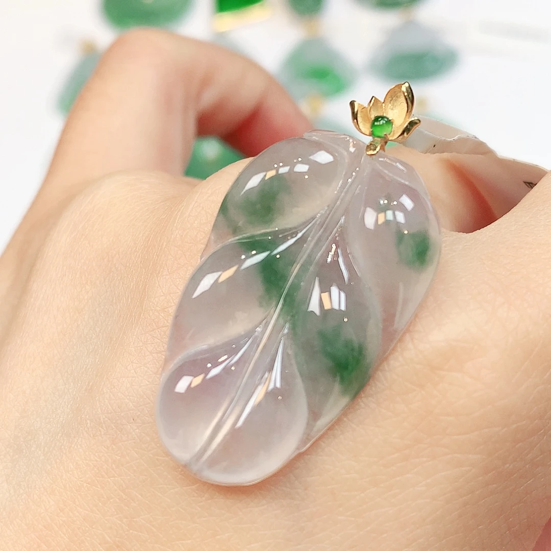 予***儿翡翠18K金镶嵌颈饰