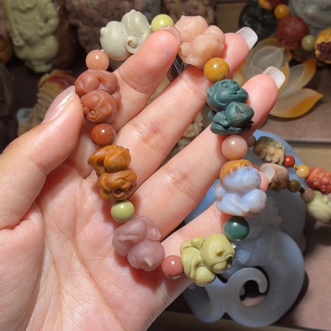 猪***戒石英质玉未镶嵌吊坠94