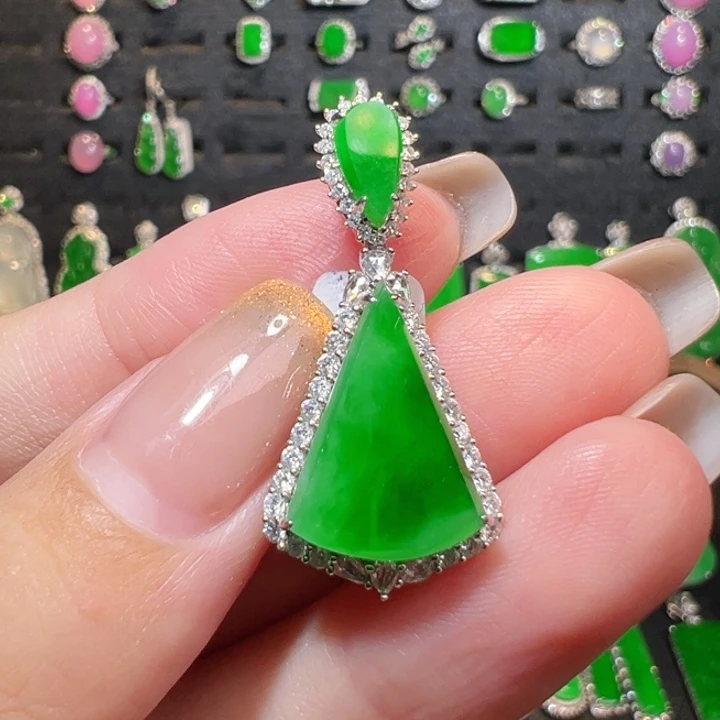 翡翠吊坠(不含链)18K金镶嵌