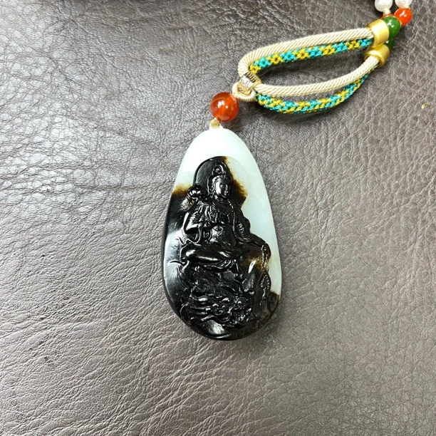 石包沁色观音手把把玩件D2