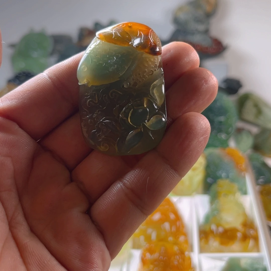 蛇纹石玉未镶嵌颈饰