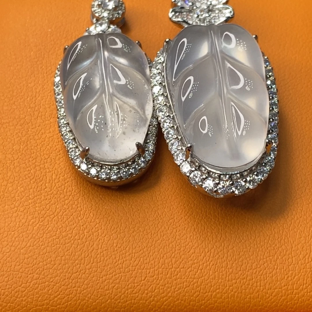 石英质玉合金吊坠