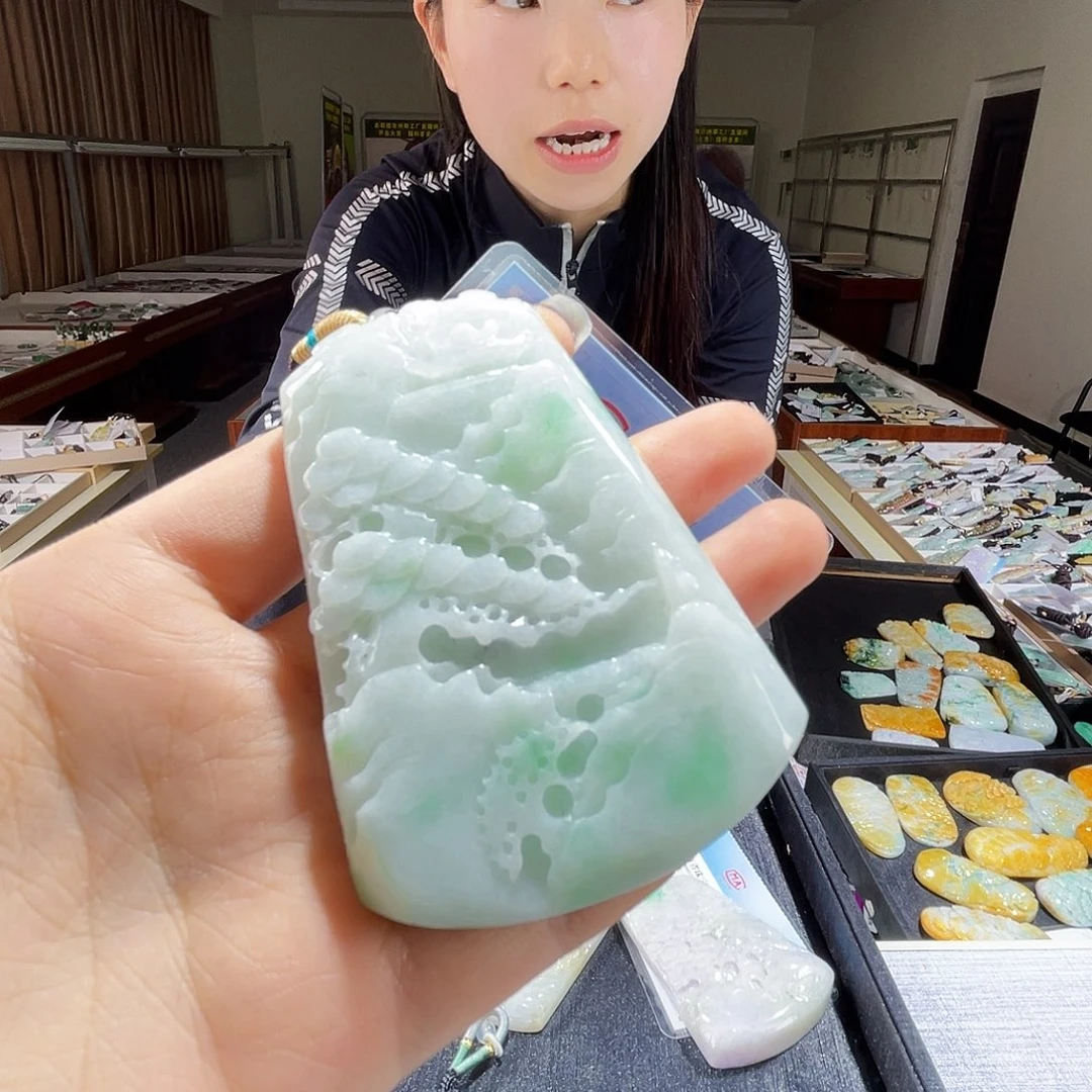 翡翠未镶嵌颈饰一