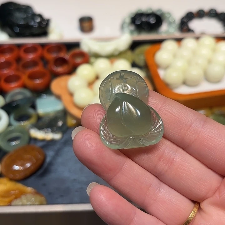 丑***妞蛇纹石玉未镶嵌手串