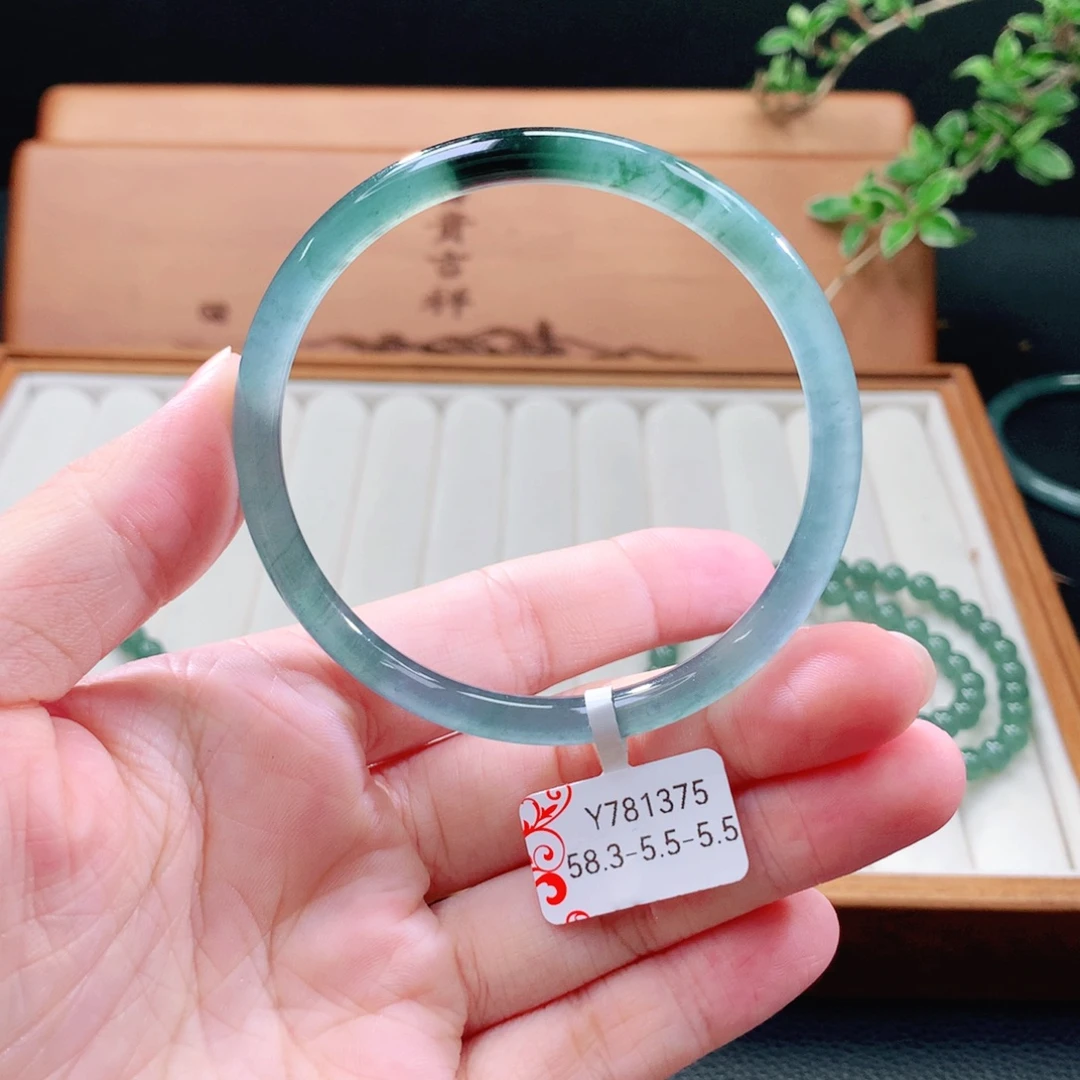 未镶嵌手镯（圆镯）翡翠