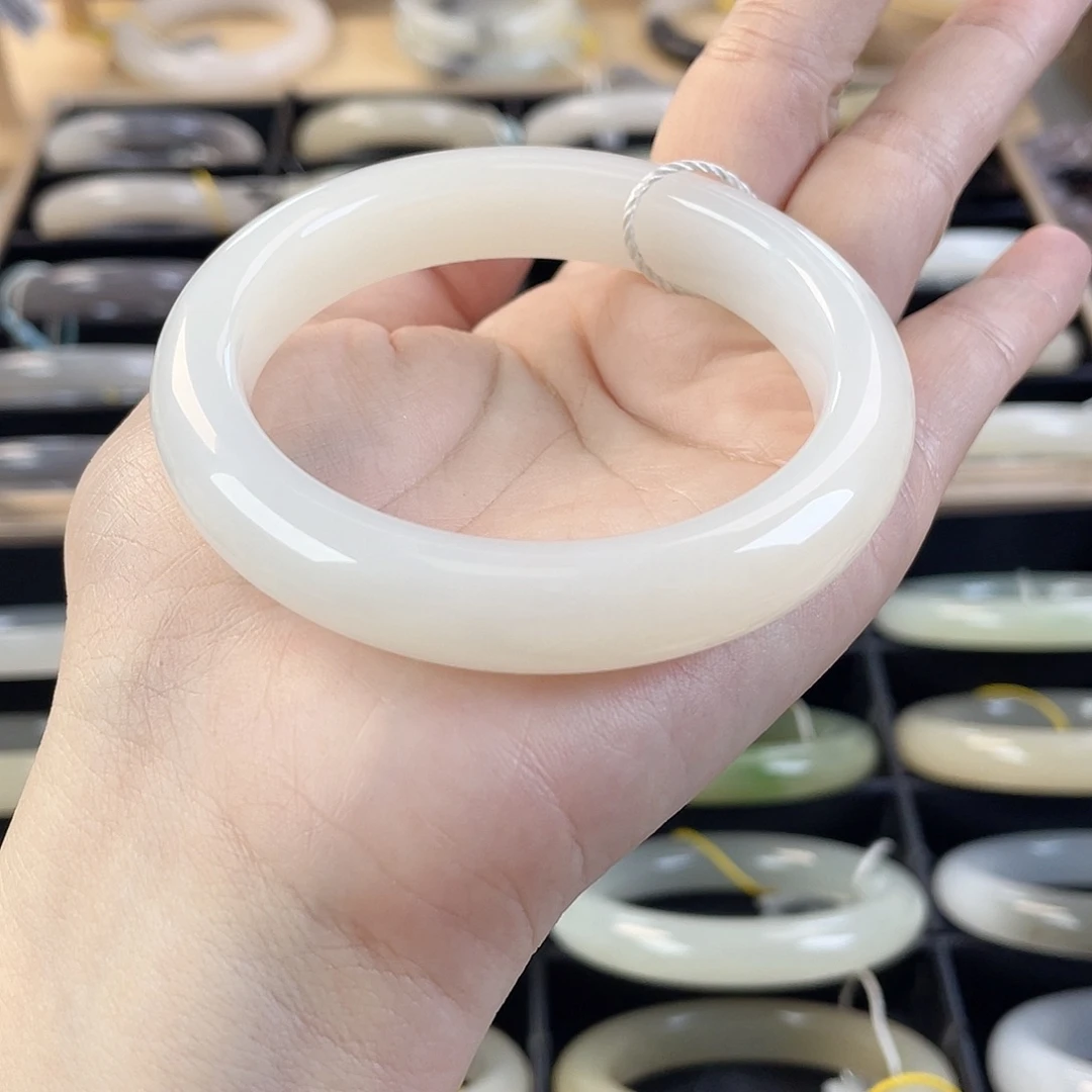 和田玉未镶嵌手镯