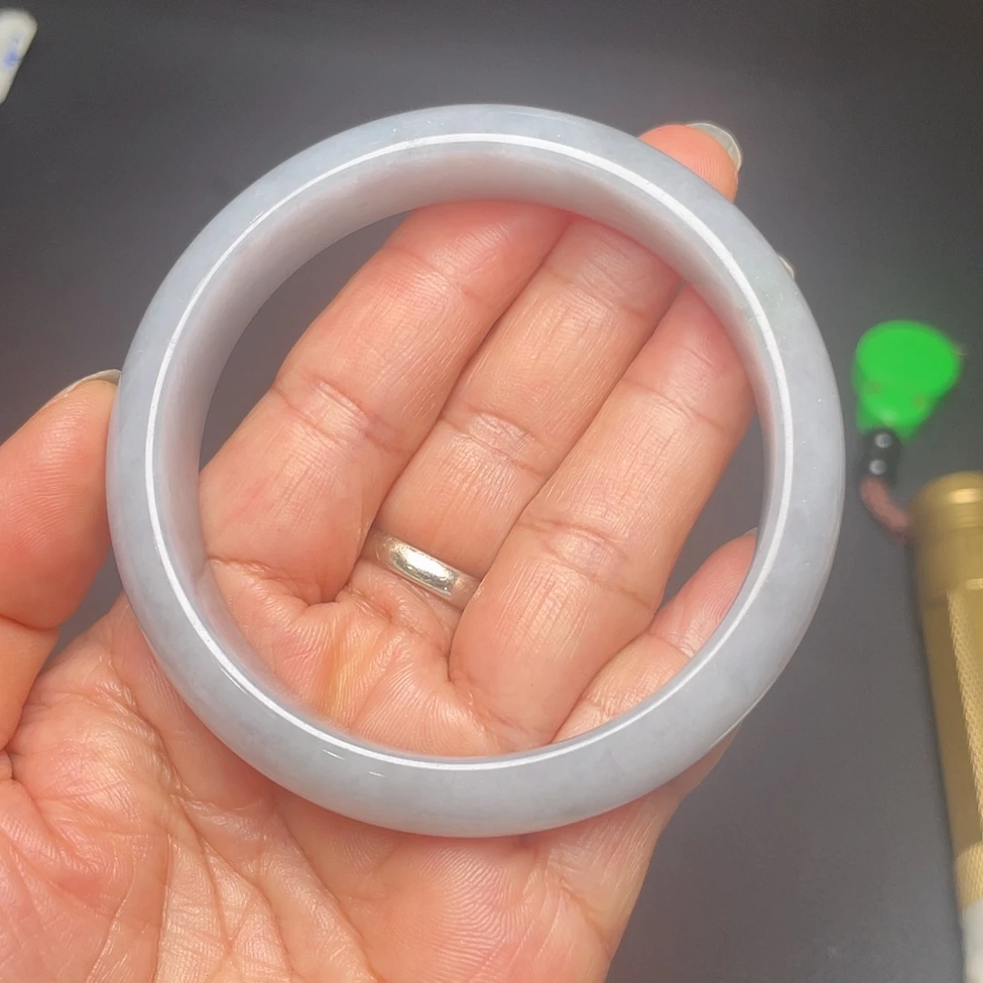 翡翠未镶嵌手镯淡淡的色手镯