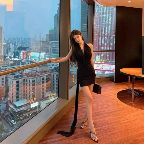 FAY幻影片荡领褶皱挂脖垂坠感气质露背飘带连衣裙