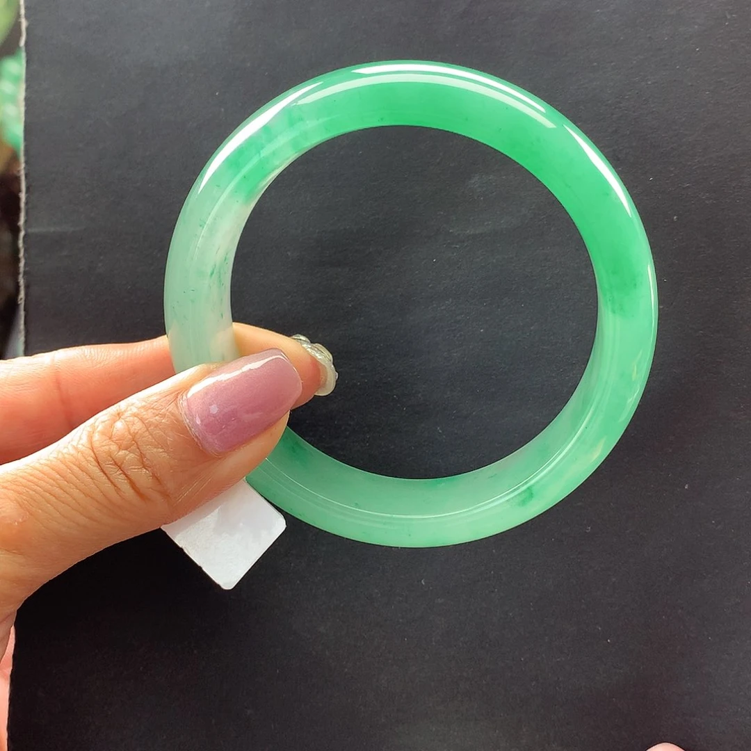 【闪购商品】石英质玉手镯未镶嵌世****关