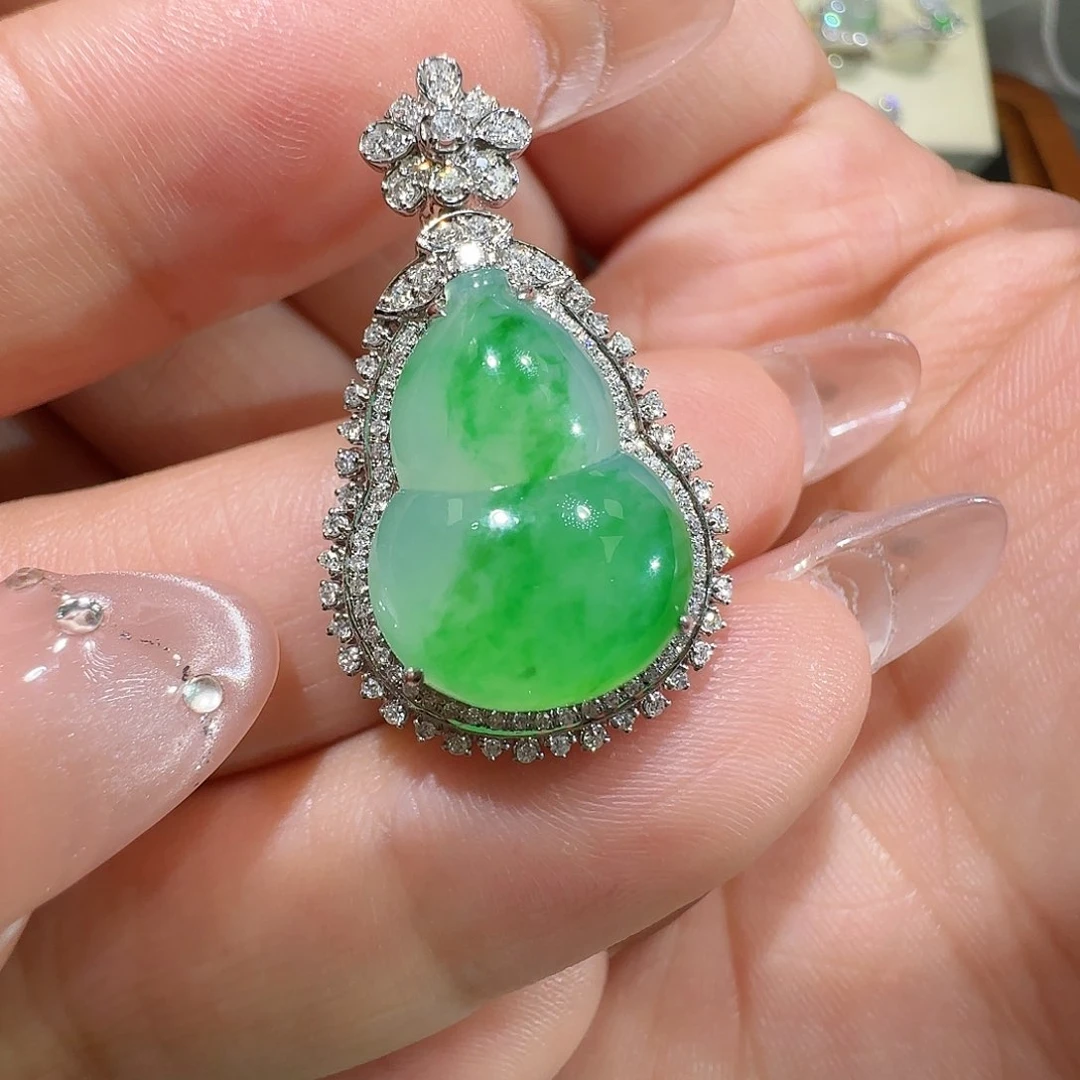 【闪购商品】颈饰18K金镶嵌翡翠