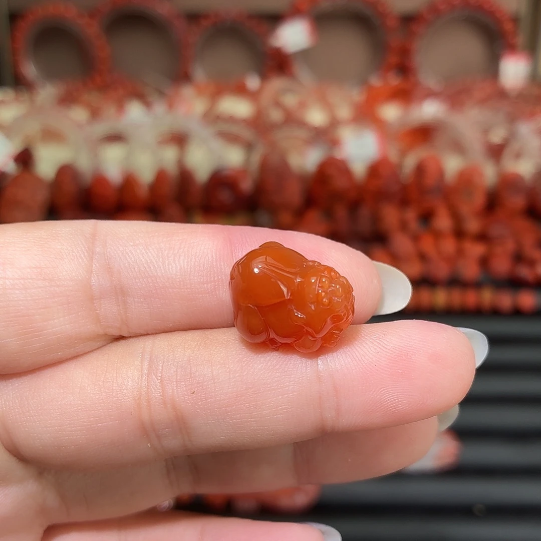 南红玛瑙未镶嵌颈饰貔貅