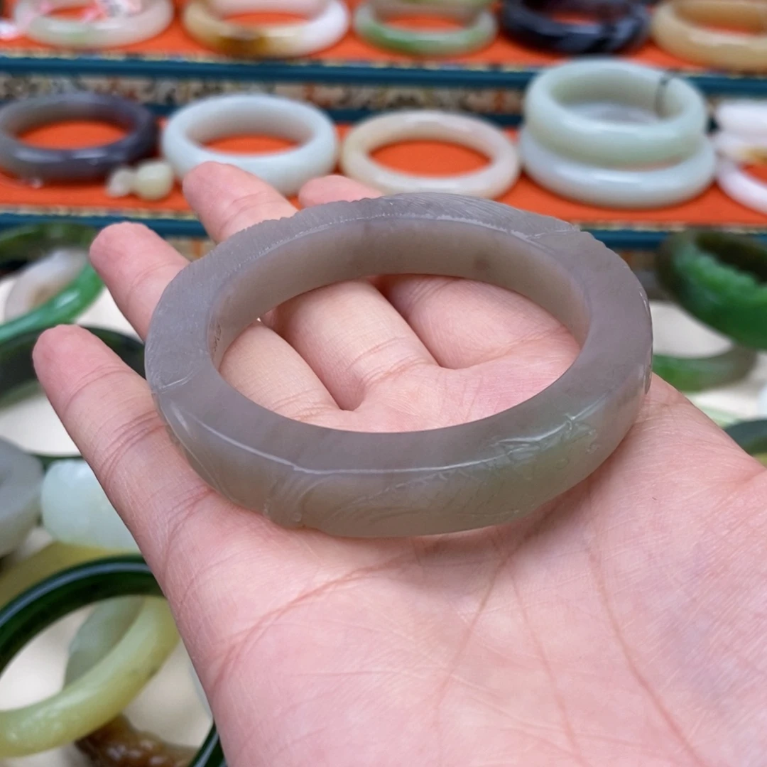 和田玉手镯未镶嵌爱****宝