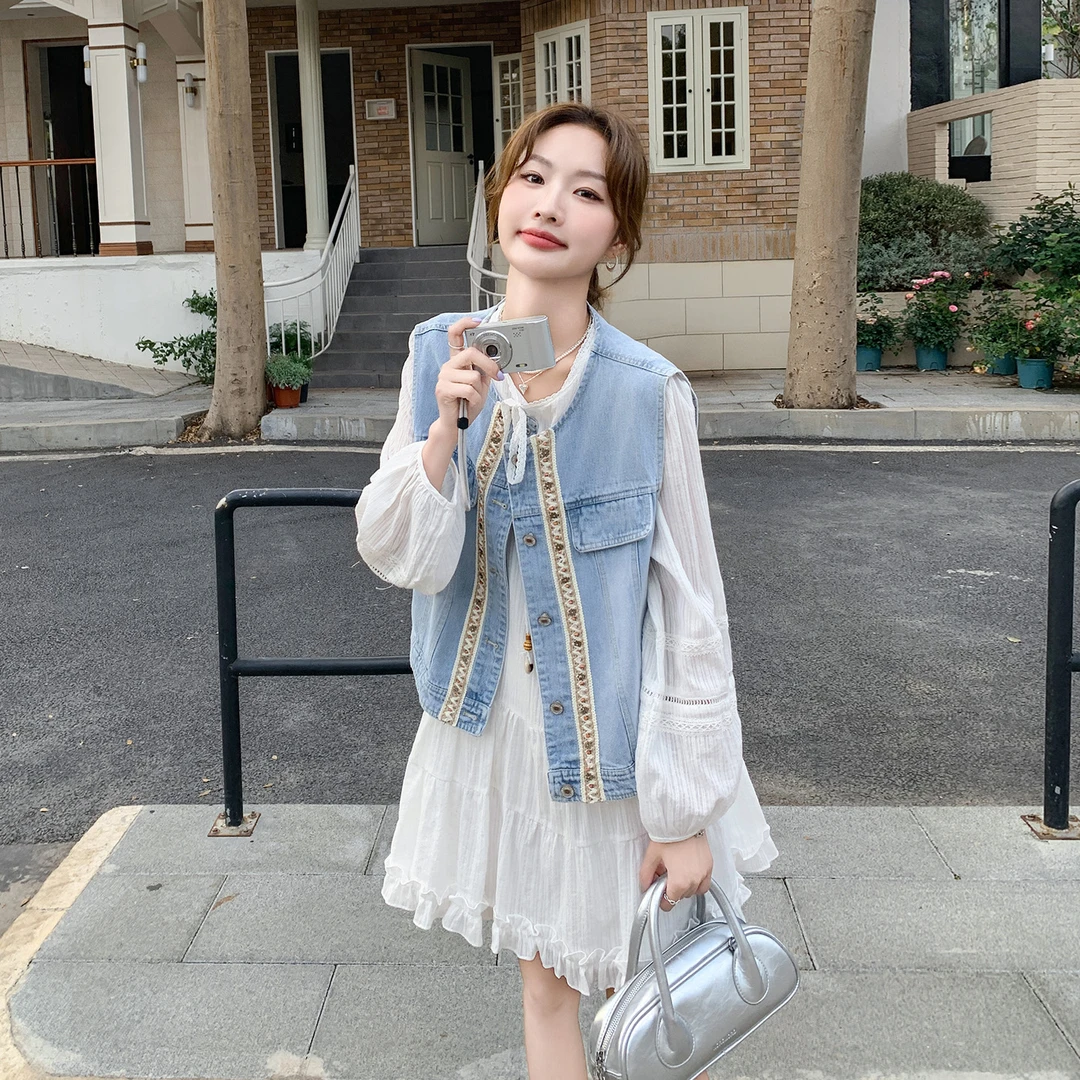 早秋小个子活泼减龄穿搭套装女2025新款牛仔马甲白色连衣裙两件套