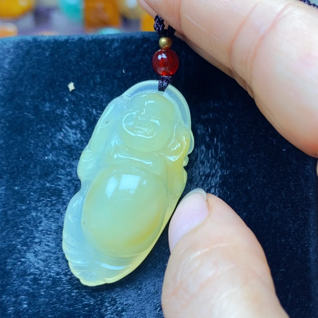 未镶嵌石英质玉（黄龙玉）颈饰