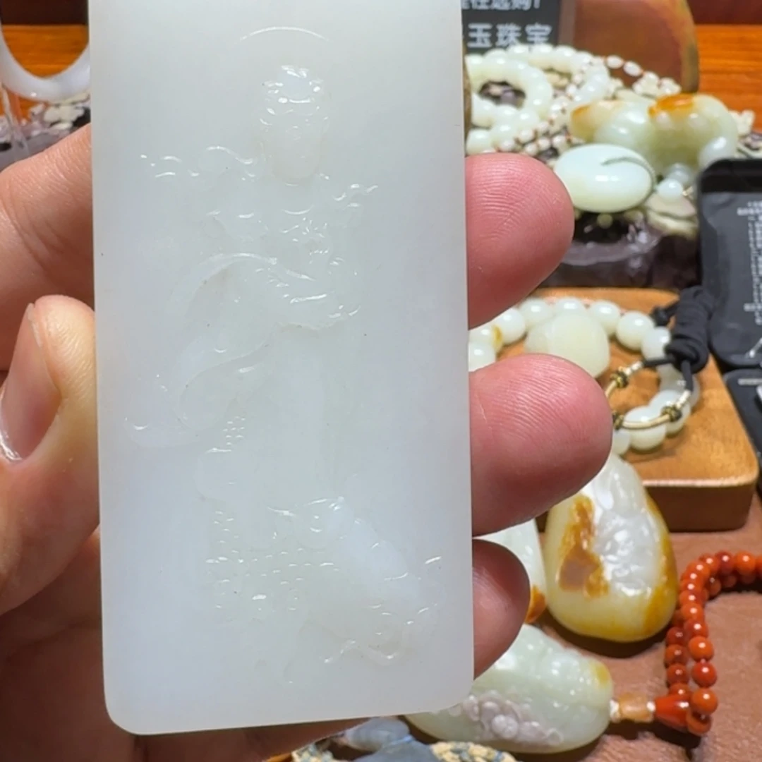 和田玉未镶嵌把件