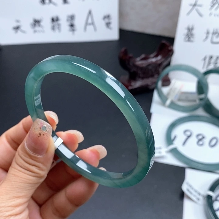 翡翠手镯未镶嵌艺**行62尺寸