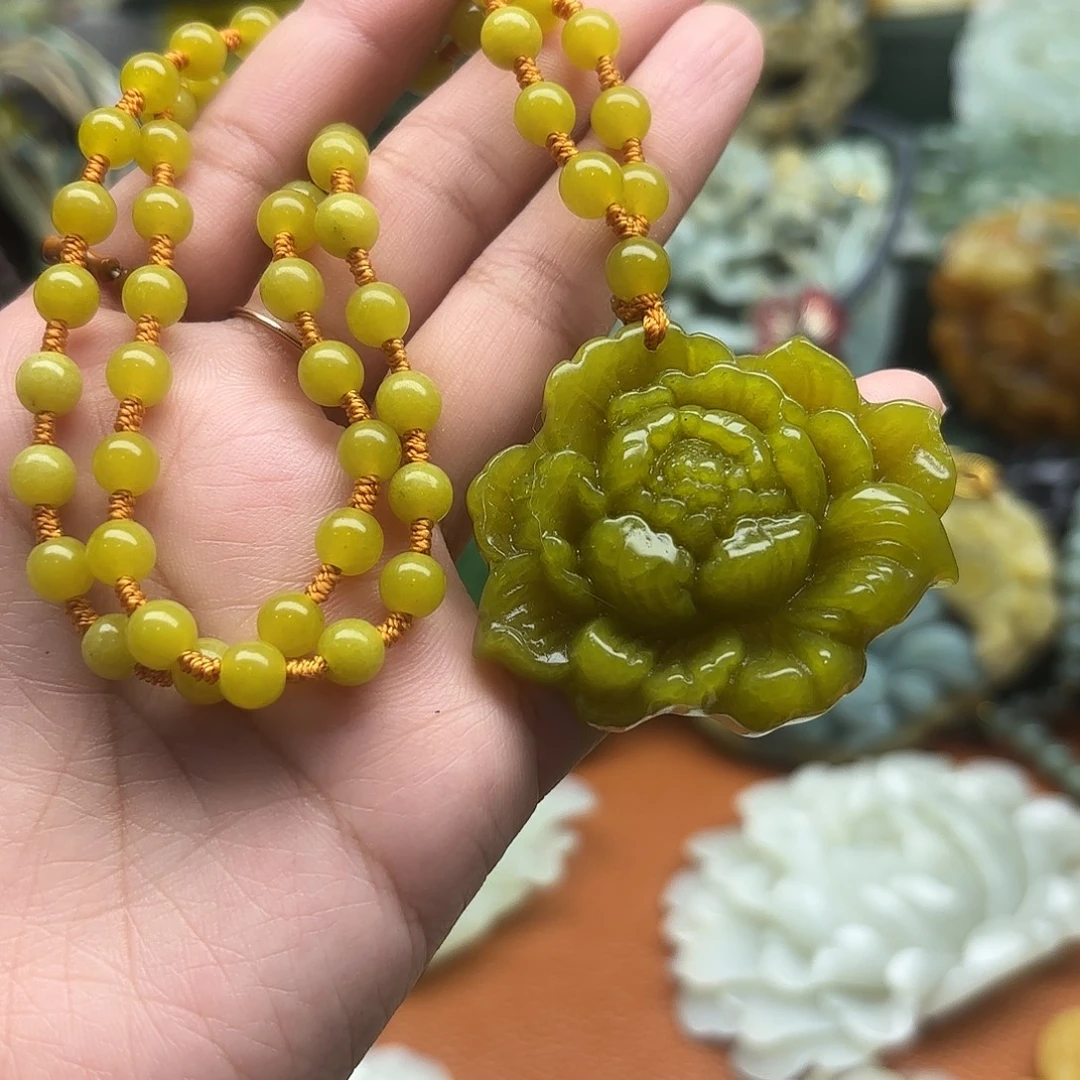 蛇纹石玉未镶嵌颈饰