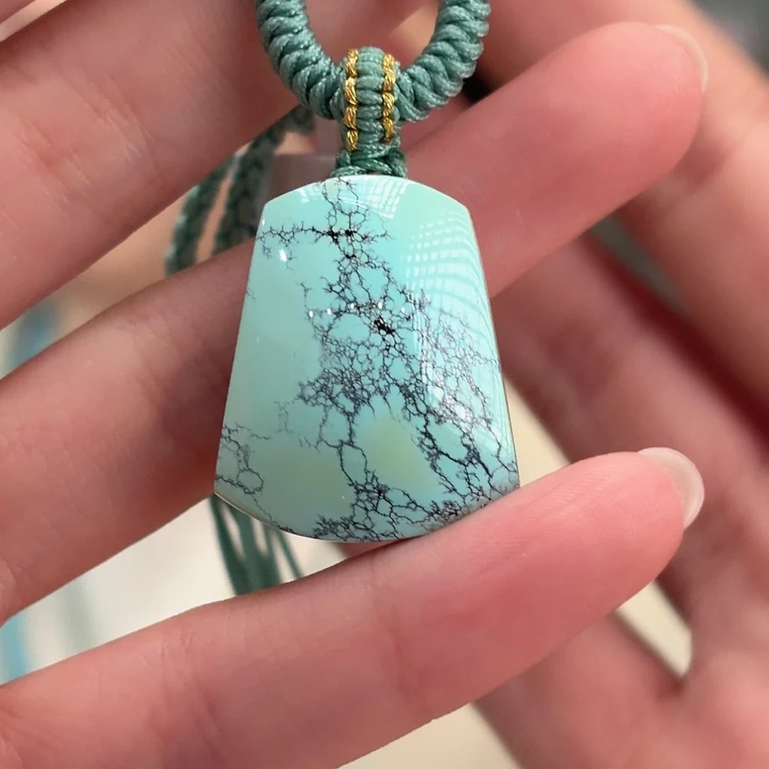 绿松石未镶嵌颈饰