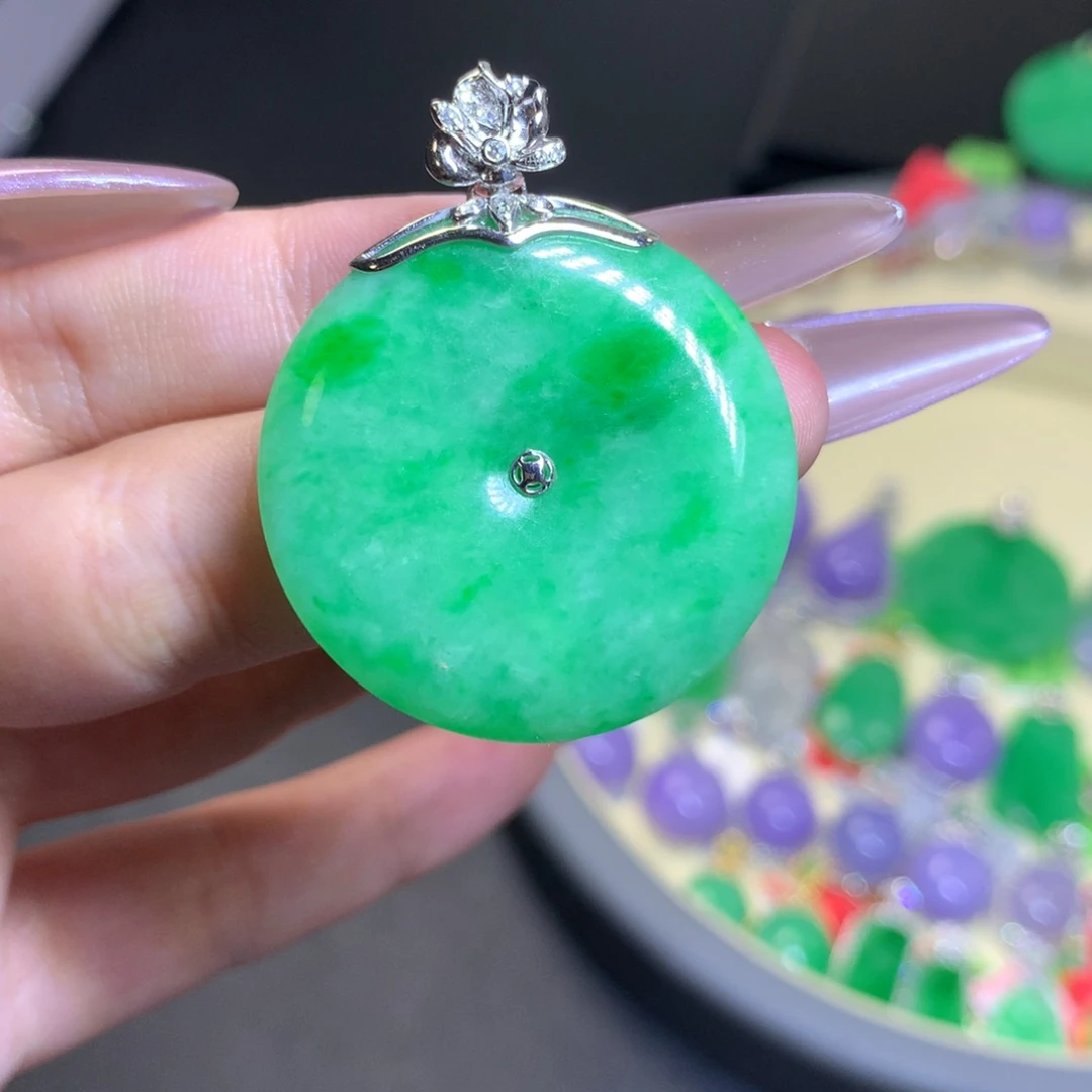 翡翠18K金镶嵌颈饰