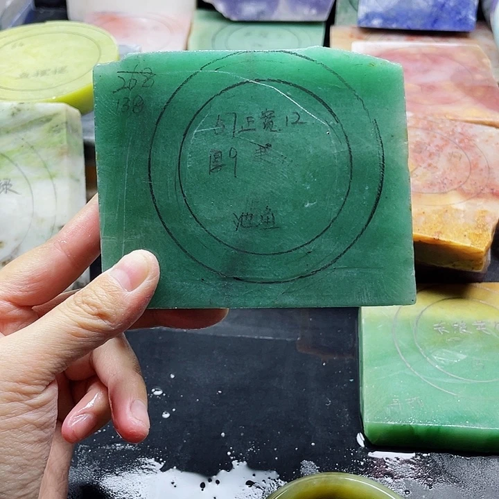 石英质玉未镶嵌手镯定制