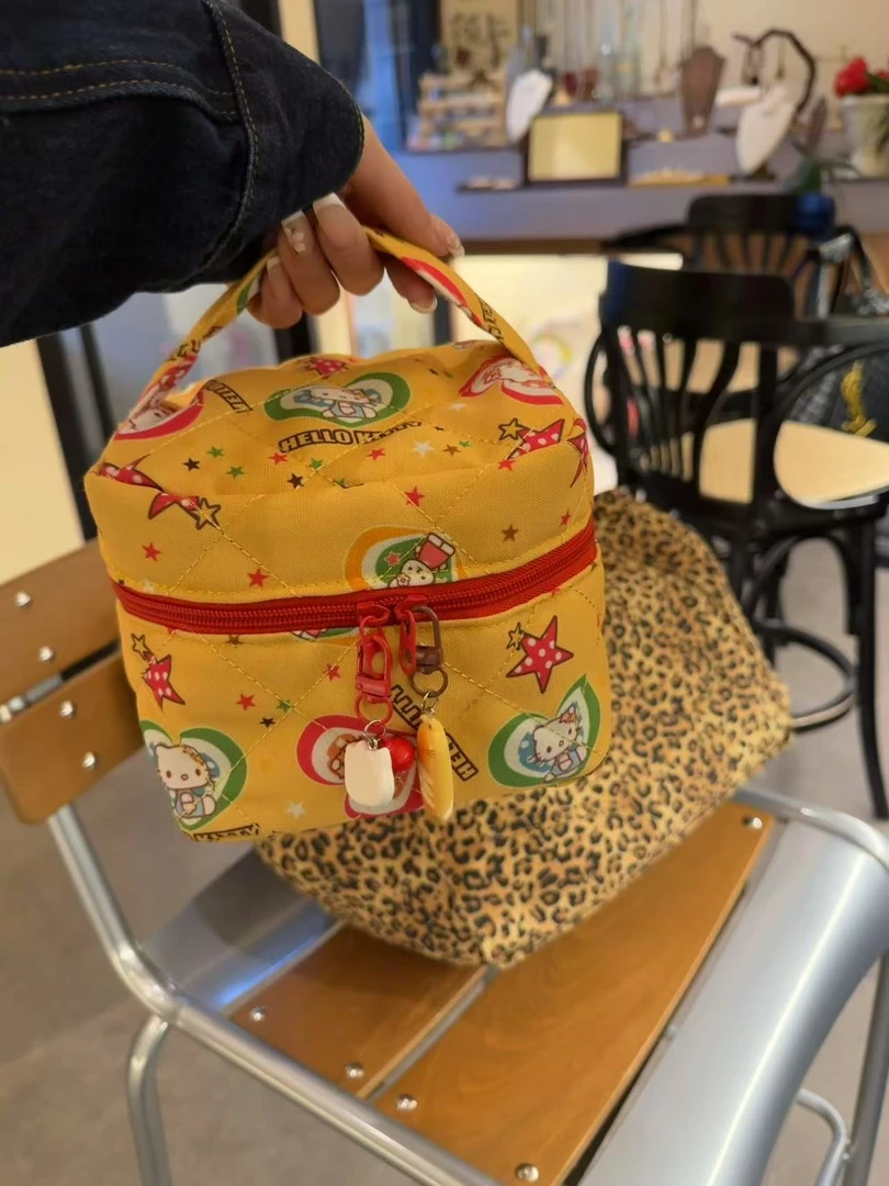 hellokitty便携中古化妆包大容量收纳可爱旅行洗漱发完