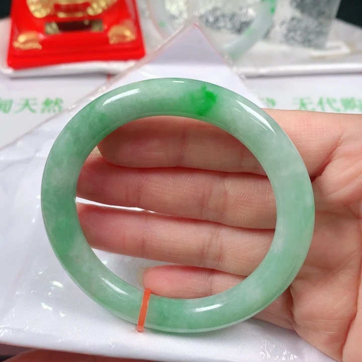 翡翠手镯未镶嵌   编号0156 圆条55+
