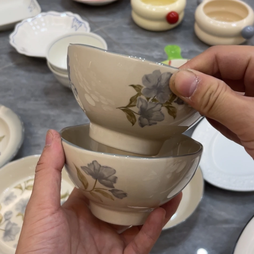 陶瓷微瑕餐具介意勿拍，满18飞！