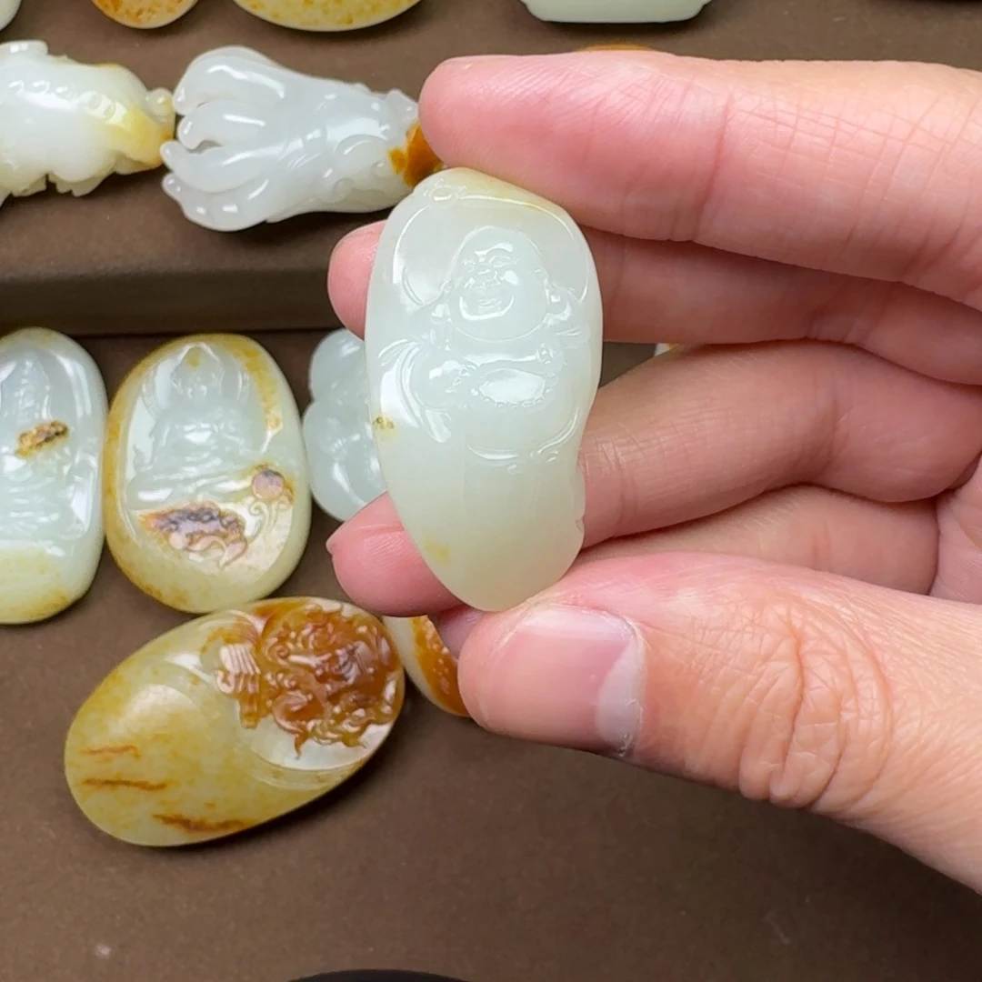 和田玉颈饰未镶嵌启***